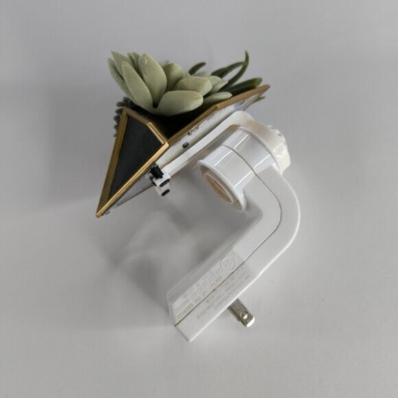 Bath & Body Works Succulent Geometric Planter Wallflower Diffuser Plug In Holder - Picture 6 of 9